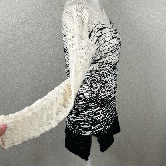 Sun & Shadow Black & White Knit Crewneck Long Sleeve Sweater Size Small New! - Picture 4 of 8